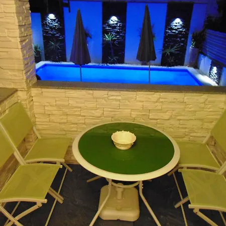 Rustica With Exclusive Use Of The Pool *