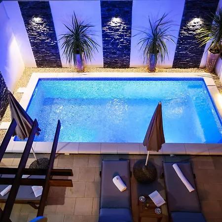 Apartment Rustica With Exclusive Use Of The Pool Zadar